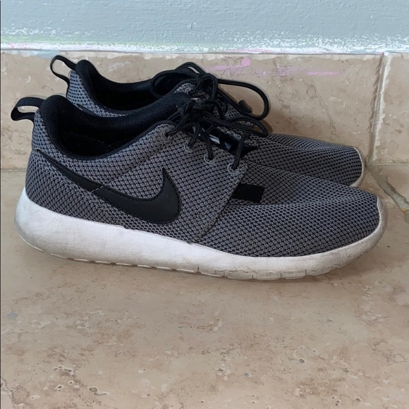 Nike Sneakers - Picture 2 of 4